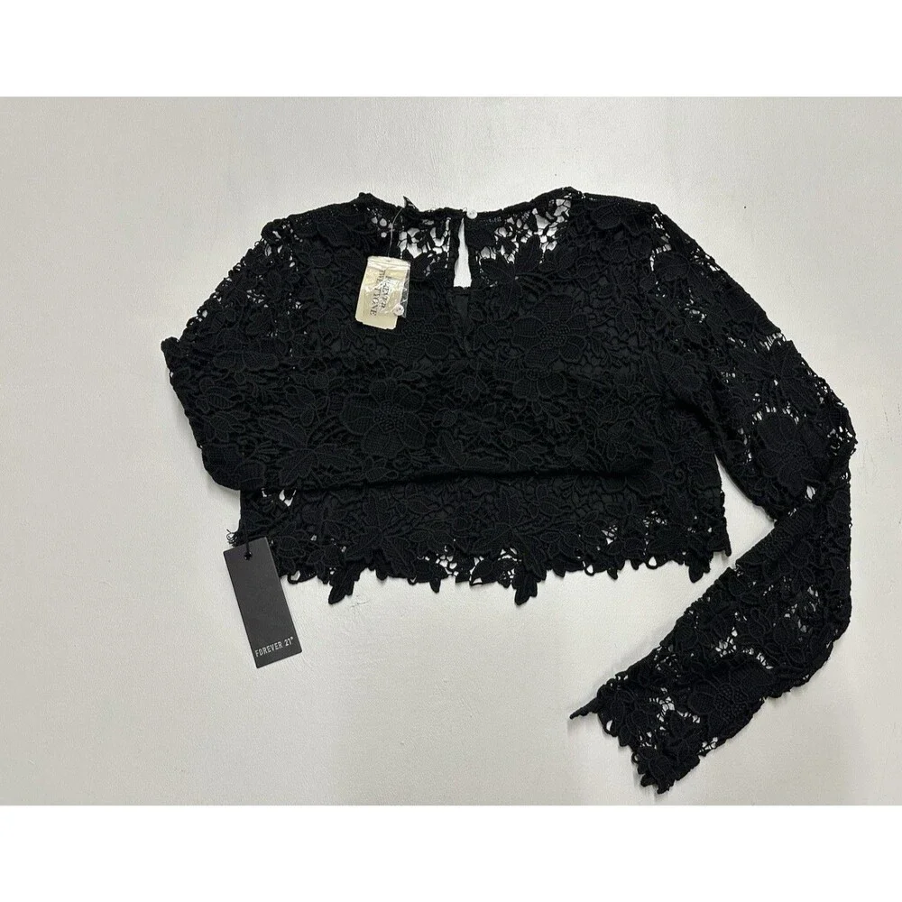 Forever 21 women size M black crochet long sleeve crop top